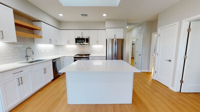 3450 The Alameda in Santa Clara, CA - Foto de edificio - Building Photo