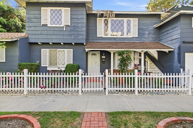 12334 Moorpark St, Unit 4359 in Studio City, CA - Foto de edificio - Building Photo