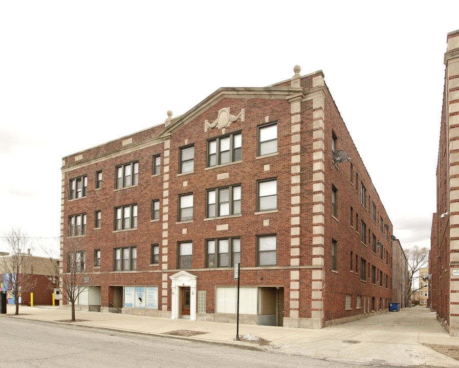 4911-4117 W Belle Plaine Ave in Chicago, IL - Building Photo