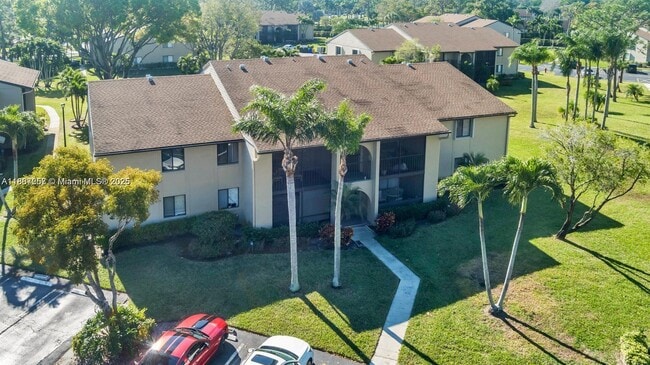 512 Shady Pine Way in Greenacres, FL - Building Photo - Building Photo