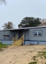 1040 Main St in East Bernard, TX - Building Photo