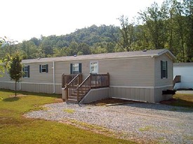 1.99 Acre Mobile Home Park in Canton, NC - Foto de edificio - Building Photo