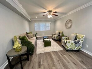 470 Lake Pointe Dr in Middle Island, NY - Building Photo - Building Photo