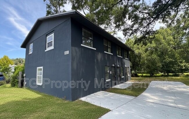 2825 Moncrief Rd in Jacksonville, FL - Building Photo - Building Photo