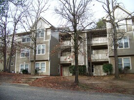 1006 Wood Creek Dr in Fayetteville, NC - Building Photo