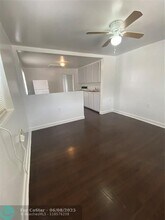 433 N 14th St in Fort Pierce, FL - Foto de edificio - Building Photo