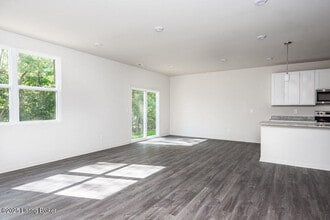 4028 White Pne Ln in La Grange, KY - Building Photo - Building Photo