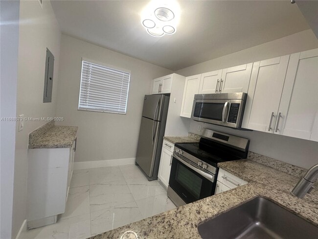 10353 NW 8th St in Pembroke Pines, FL - Building Photo - Building Photo