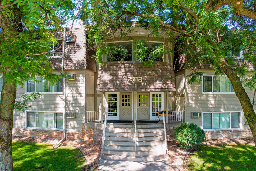 Rhode Island Chateau Apartments in St. Louis Park, MN - Building Photo