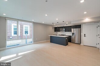 6604 Ridge Ave, Unit 301 in Philadelphia, PA - Building Photo - Building Photo