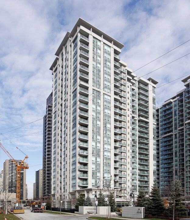 Cosmo Condos in Toronto, ON - Building Photo