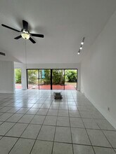 8273 NW 36th St in Sunrise, FL - Building Photo - Building Photo
