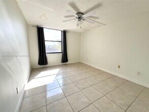 14415 N Kendall Dr in Miami, FL - Building Photo - Building Photo