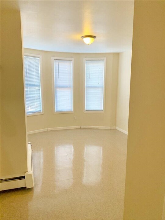 2275 John F. Kennedy Blvd in Jersey City, NJ - Building Photo