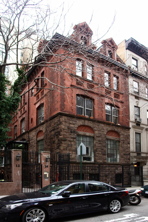 14 W 68th St in New York, NY - Foto de edificio