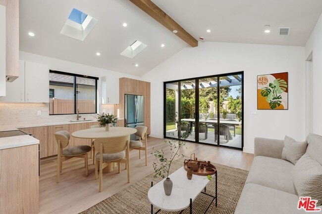 5656 Winnetka Ave in Los Angeles, CA - Building Photo - Building Photo