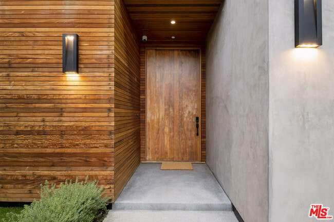 14657 Addison St in Los Angeles, CA - Building Photo - Building Photo