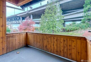 4032 Pasadena Pl NE in Seattle, WA - Building Photo - Building Photo