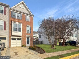 2473 Sugar Mill Way in Herndon, VA - Building Photo