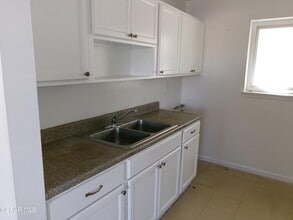 10910 Dyer St in El Paso, TX - Building Photo - Building Photo