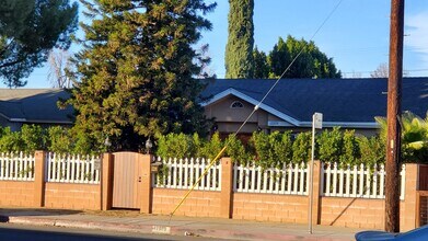 17307 Burbank Blvd in Los Angeles, CA - Building Photo - Building Photo