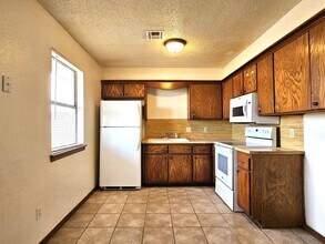 1801 Sandrock Rd in Tuttle, OK - Building Photo - Building Photo