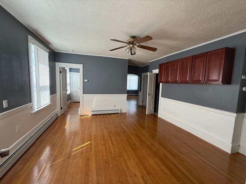 949 Locust St in Fall River, MA - Building Photo