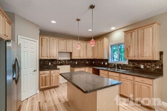 2207 Raspberry Ct in Buffalo, MN - Foto de edificio - Building Photo