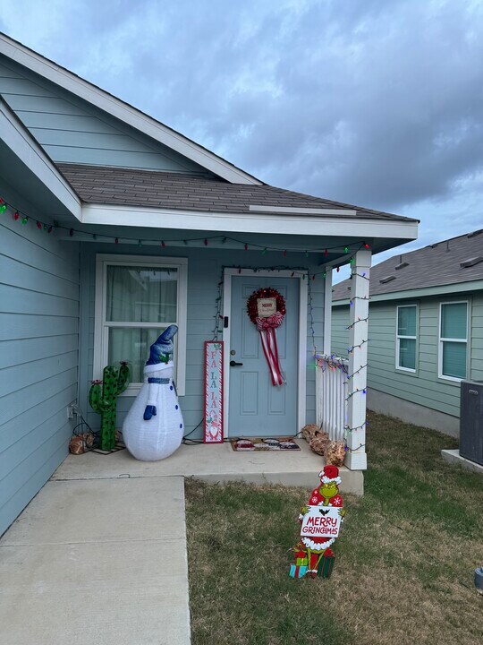 1231 Art Wall Wy in San Antonio, TX - Building Photo