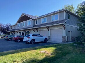 607 Professional Dr, Unit Apt. C in Bozeman, MT - Foto de edificio - Building Photo