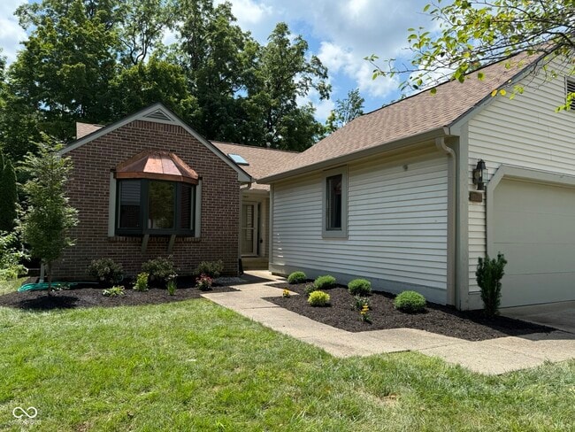 property at 1727 Creekside Ln W