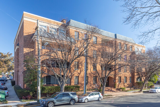 Tannery House in Alexandria, VA - Foto de edificio - Building Photo