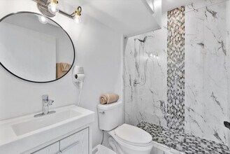 18 W Elder St in Cincinnati, OH - Foto de edificio - Building Photo