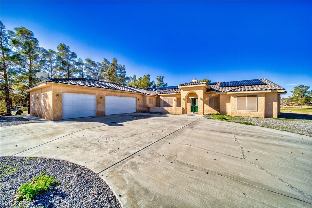 3000 Pebble Beach Ave in Pahrump, NV - Building Photo