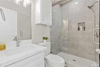 2713 E Israel Ave in Alton, TX - Foto de edificio - Building Photo