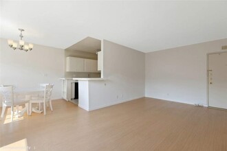 5349 Newcastle Ave, Unit 50 in Encino, CA - Building Photo - Building Photo