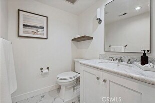 4372 Park Vicente in Calabasas, CA - Building Photo