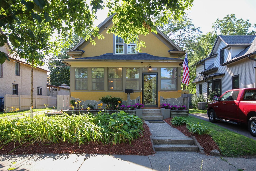 1910 Quincy St NE in Minneapolis, MN - Building Photo