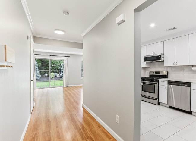 902 Plymouth Rd in North Brunswick, NJ - Building Photo - Building Photo