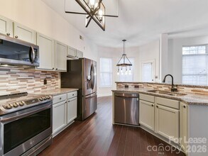 6820 Charter Hills Rd in Charlotte, NC - Building Photo - Building Photo