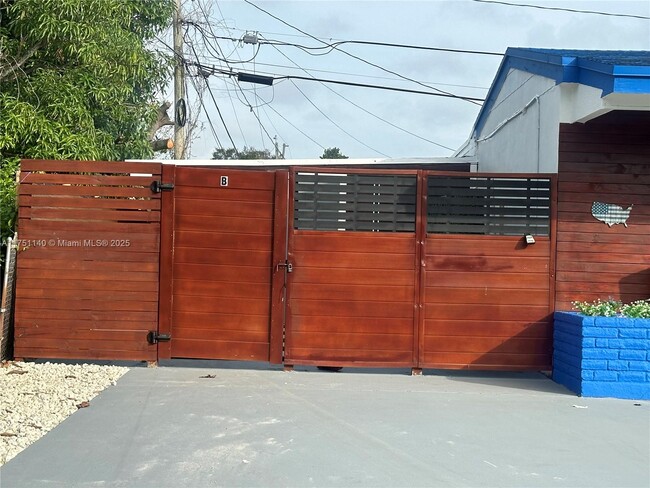 2115 NW 185th St in Miami Gardens, FL - Building Photo - Building Photo