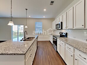 251 Lake St in Loganville, GA - Building Photo - Building Photo