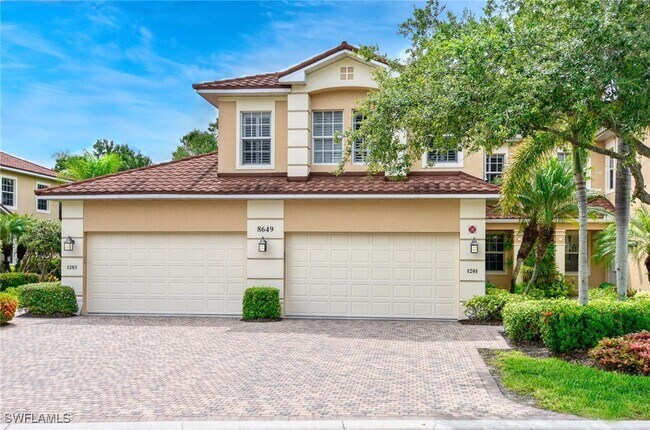 8649 Champions Point in Naples, FL - Foto de edificio - Building Photo