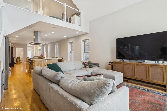 1033 N Hermitage Ave in Chicago, IL - Building Photo - Building Photo