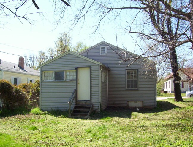 830 S Newton Ave in Springfield, MO - Foto de edificio - Building Photo