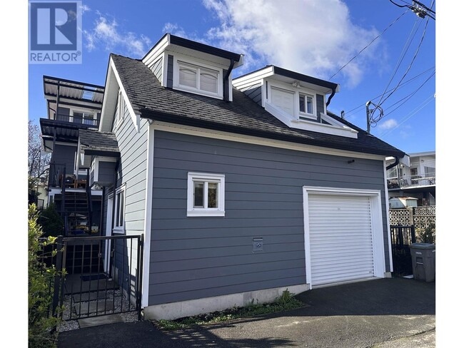 31XX E 16th Ave