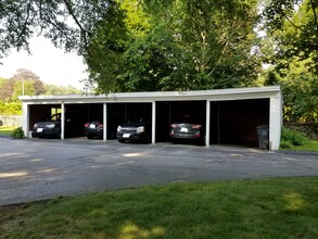 10 Wauregan Rd in Plainfield, CT - Foto de edificio - Building Photo