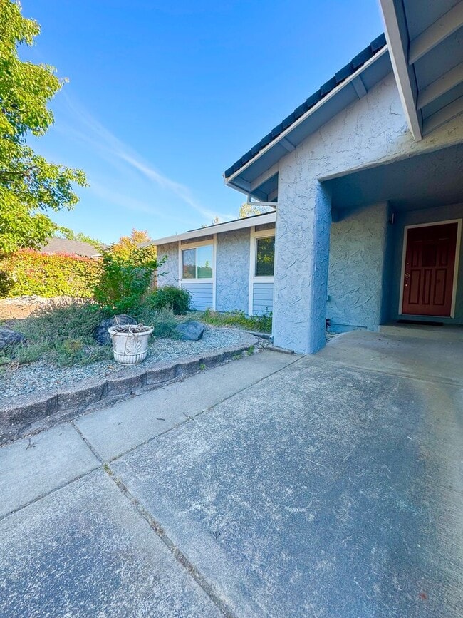 4138 Jasper Way in Redding, CA - Building Photo - Building Photo