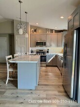 551 Battery Dr in Moses Lake, WA - Foto de edificio - Building Photo