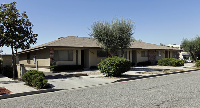 17047 Ivy Ave in Fontana, CA - Foto de edificio - Building Photo